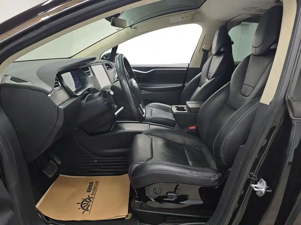 Tesla Model X 2016 — фото 41