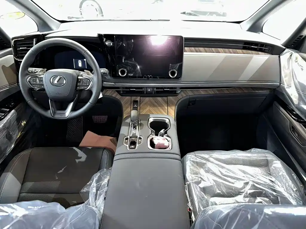 Lexus LM 2026 — фото 11