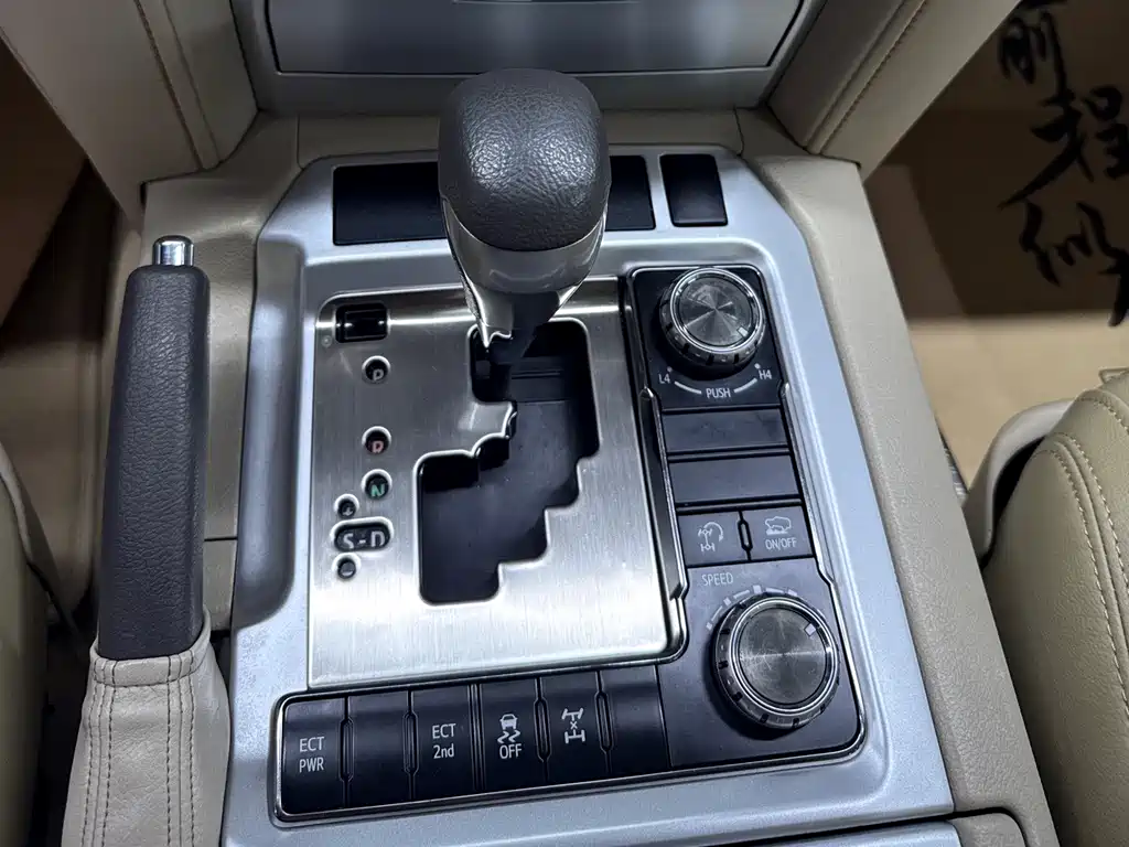 Toyota Land Cruiser 2020 — фото 24