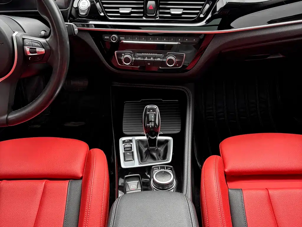 BMW 1 Series 2021 — фото 15