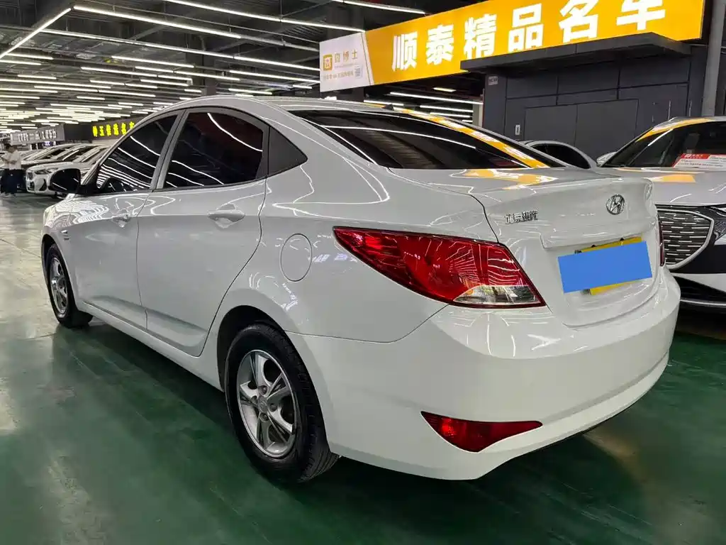Hyundai Verna 2015 — фото 4