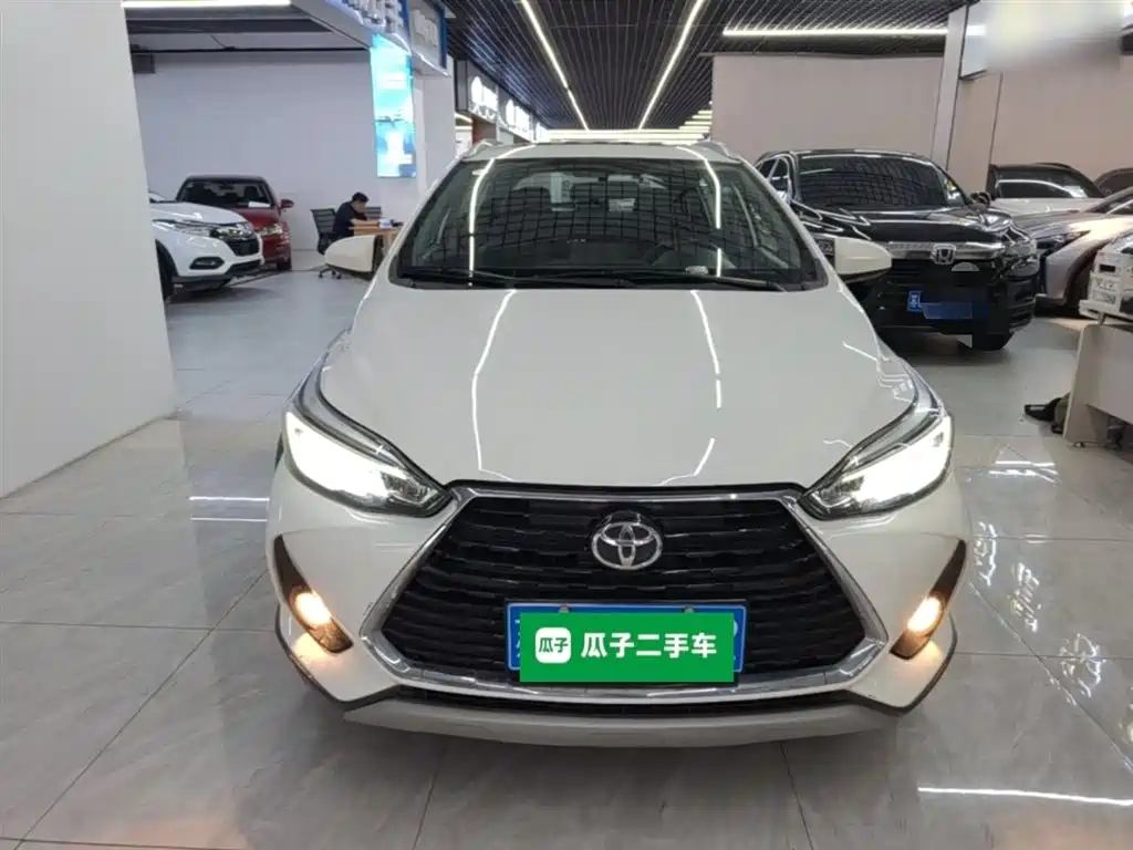 Toyota Yaris L 2023 — фото 3