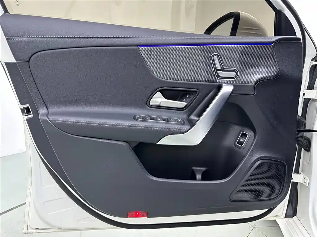 Mercedes-Benz A-Class 2022 — фото 13
