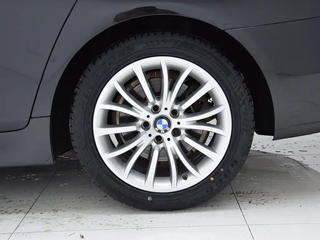 BMW 5 Series 2016 — фото 19