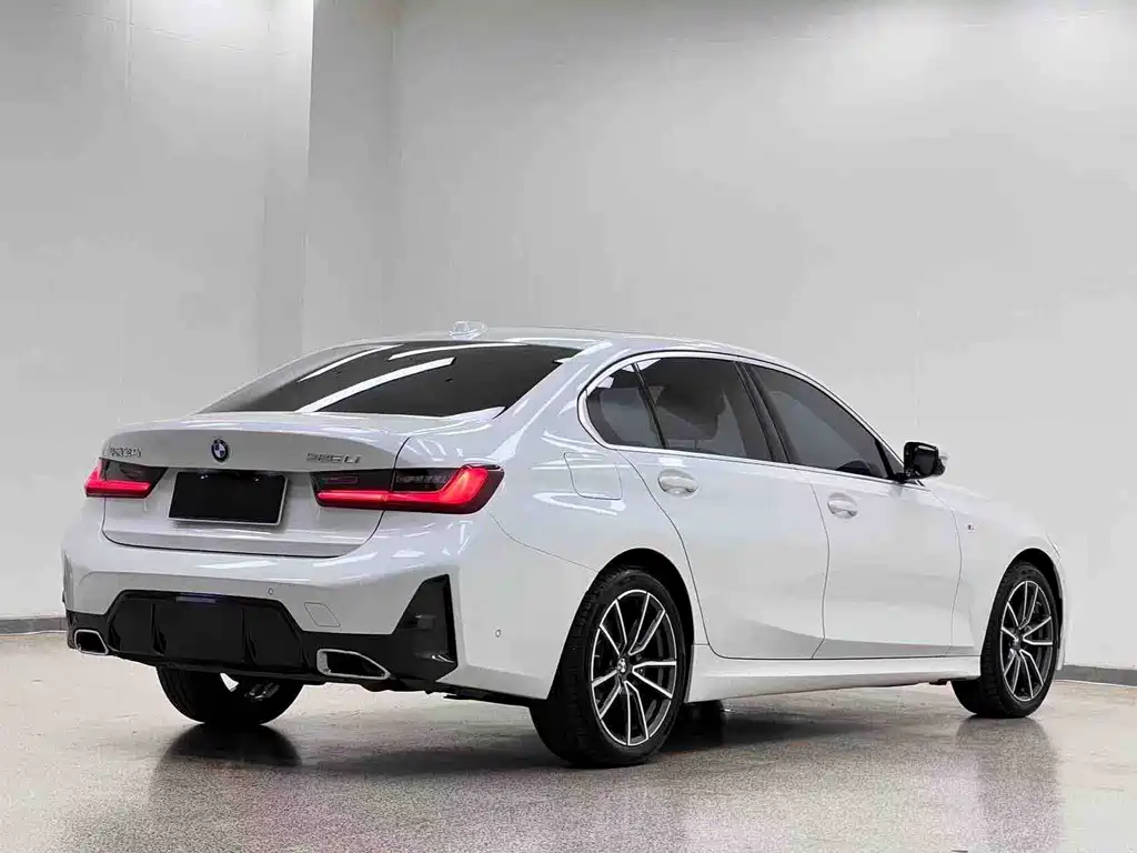 BMW 3 Series 2023 — фото 25