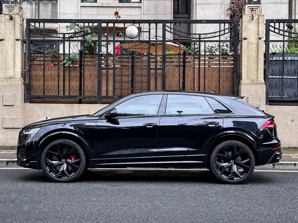 Audi RS Q8 2021 — фото 3
