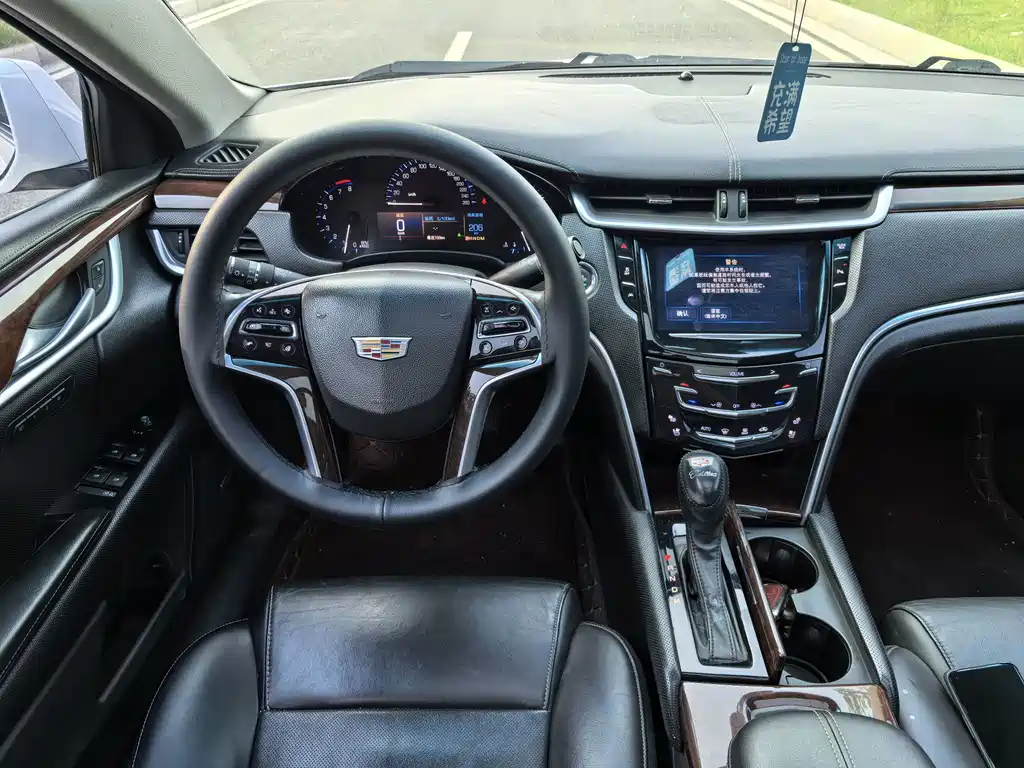 Cadillac XTS 2016 — фото 14