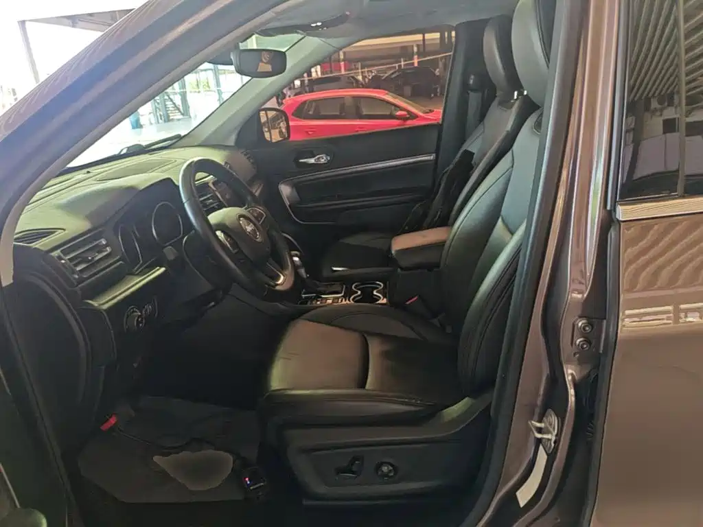 Jeep Commander 2019 — фото 15