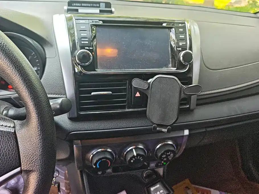 Toyota Yaris L 2015 — фото 13