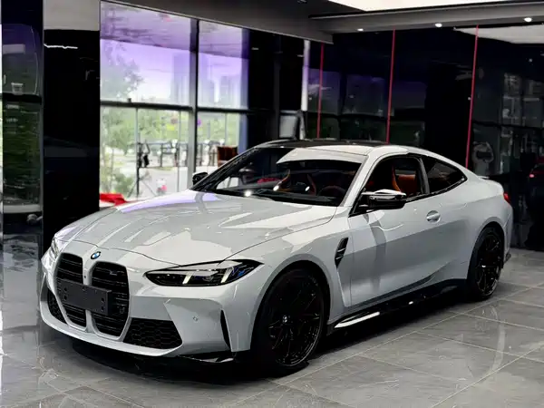 BMW M4 2025