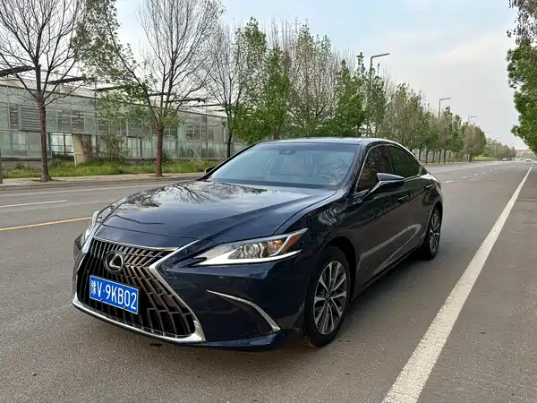 Lexus ES 2022