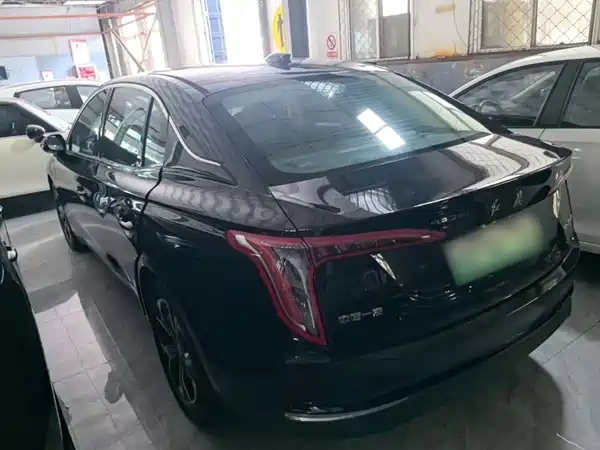 Hongqi E-QM5 2022