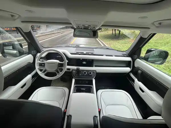 Land Rover Defender 2020