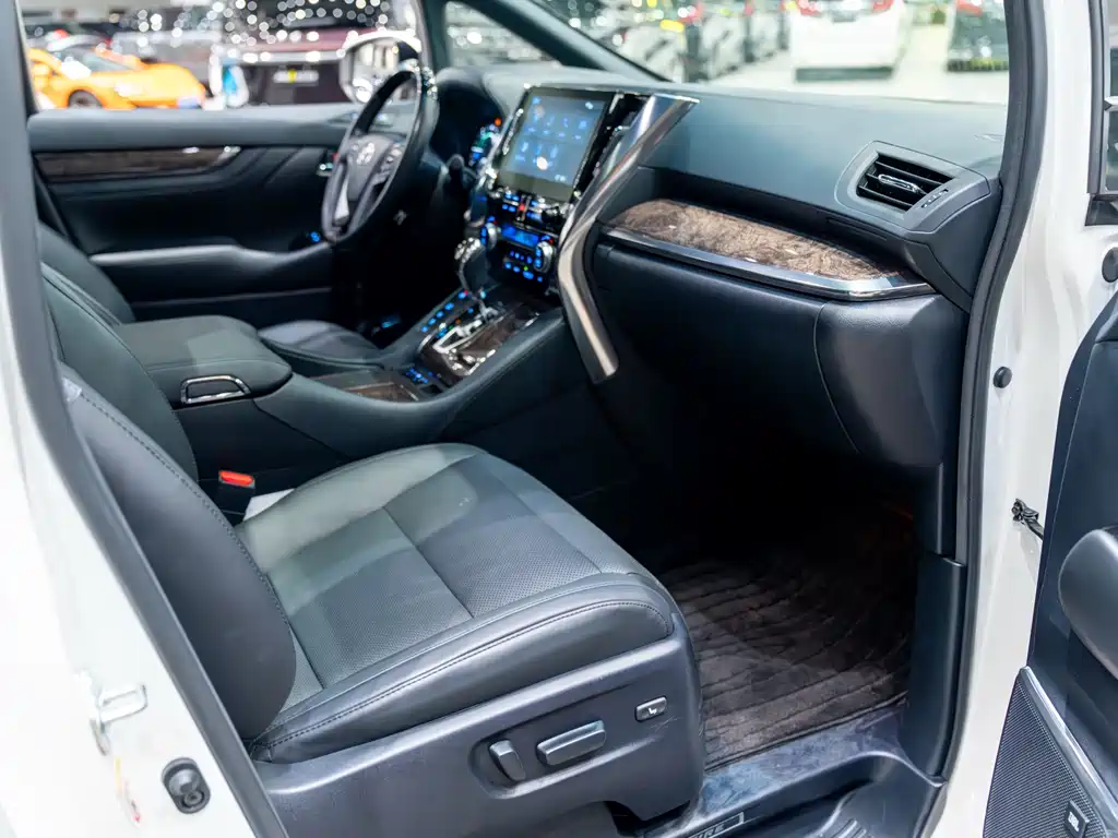 Toyota Alphard 2020 — фото 9