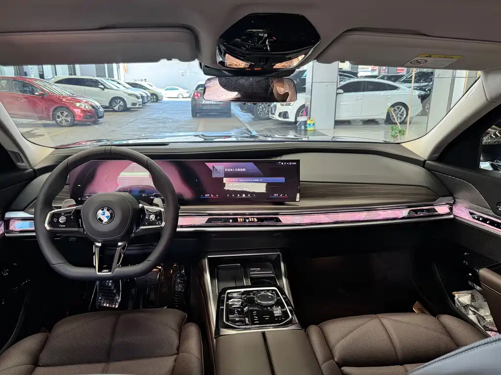 BMW 7 Series — фото 11