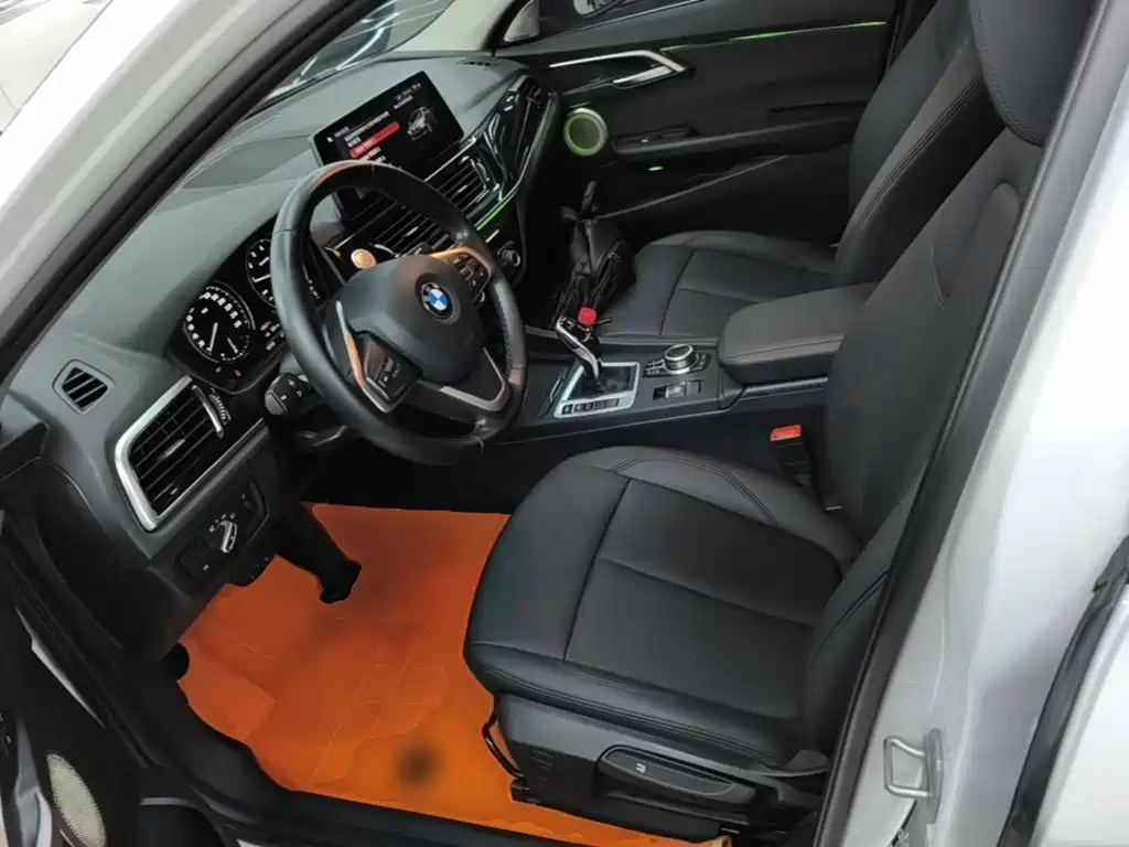 BMW 1 Series 2022 — фото 15