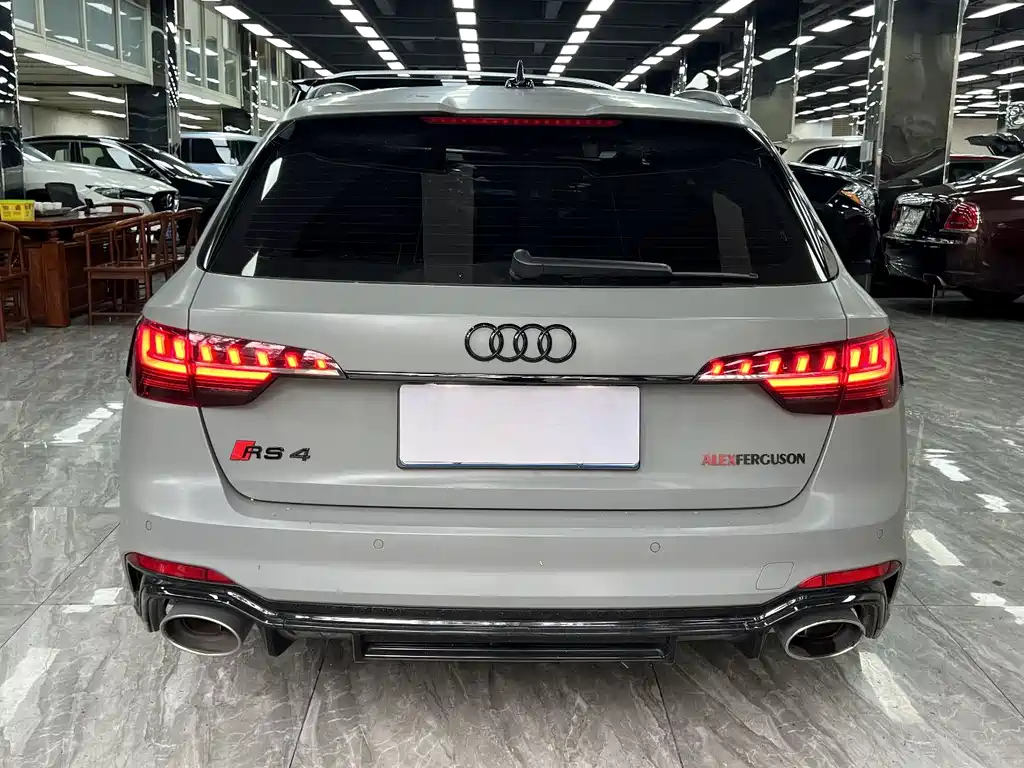 Audi RS 4 2021 — фото 10