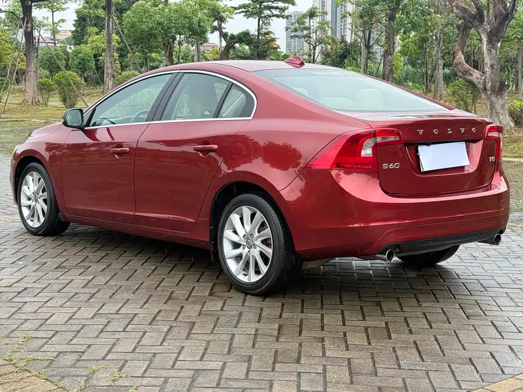 Volvo S60 2013 — фото 12
