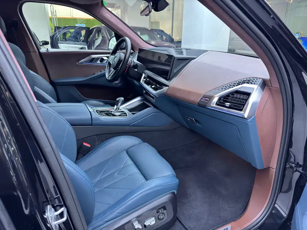 BMW XM 2023 — фото 18