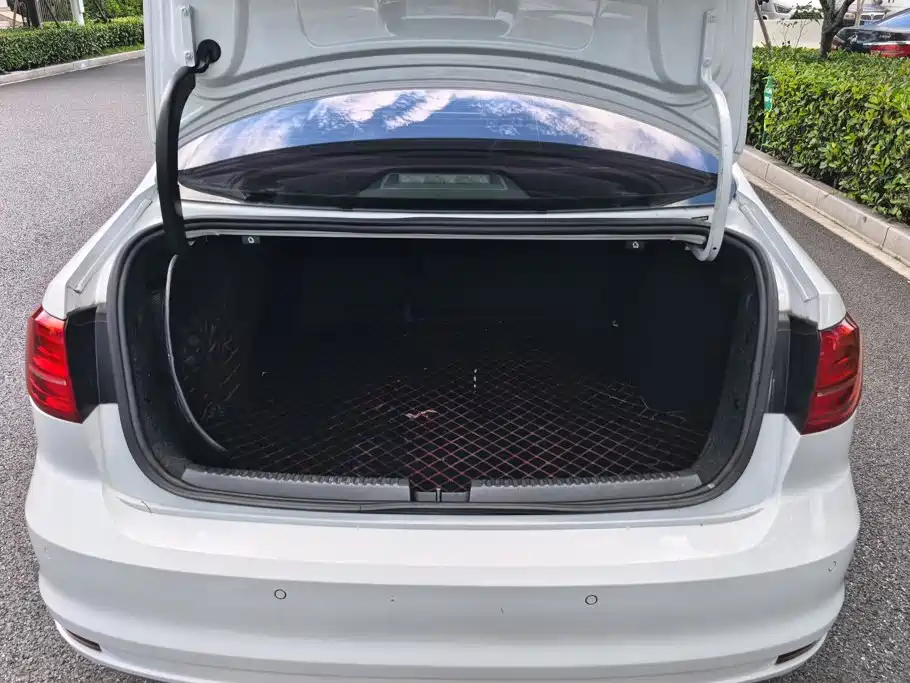 Volkswagen Sagitar 2018