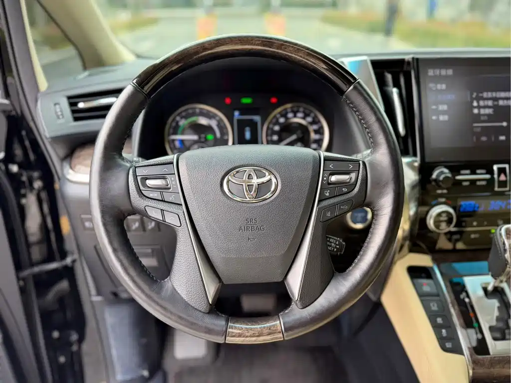 Toyota Alphard 2022 — фото 8
