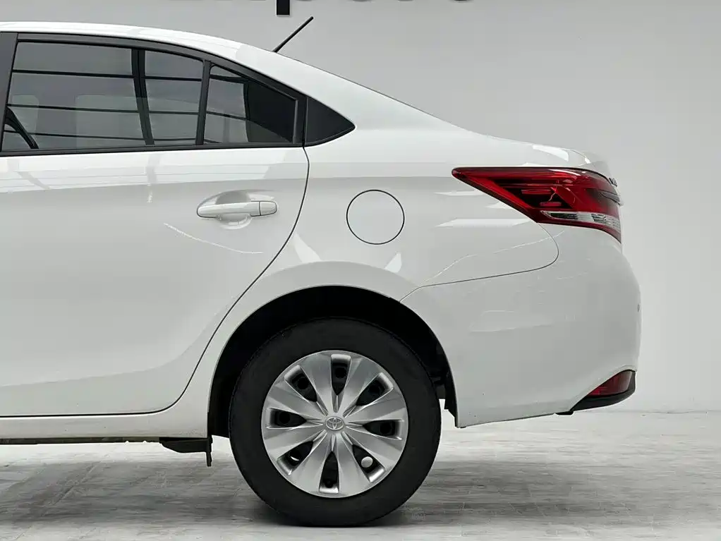 Toyota Yaris L 2022 — фото 14