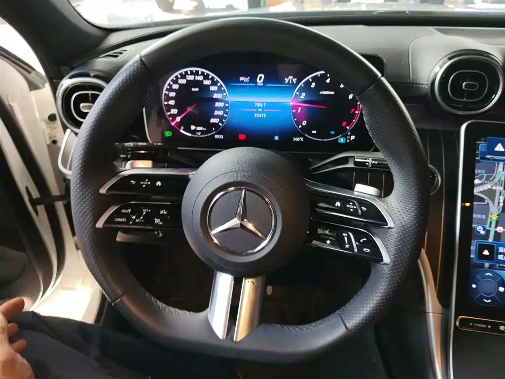 Mercedes-Benz C-Class 2024 — фото 11