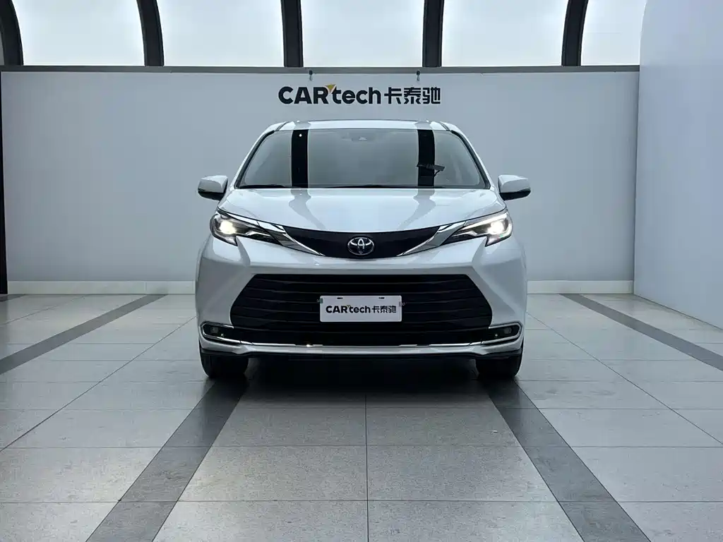 Toyota Sienna 2023 — фото 2