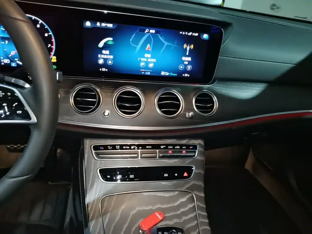Mercedes-Benz E-Class 2023 — фото 13