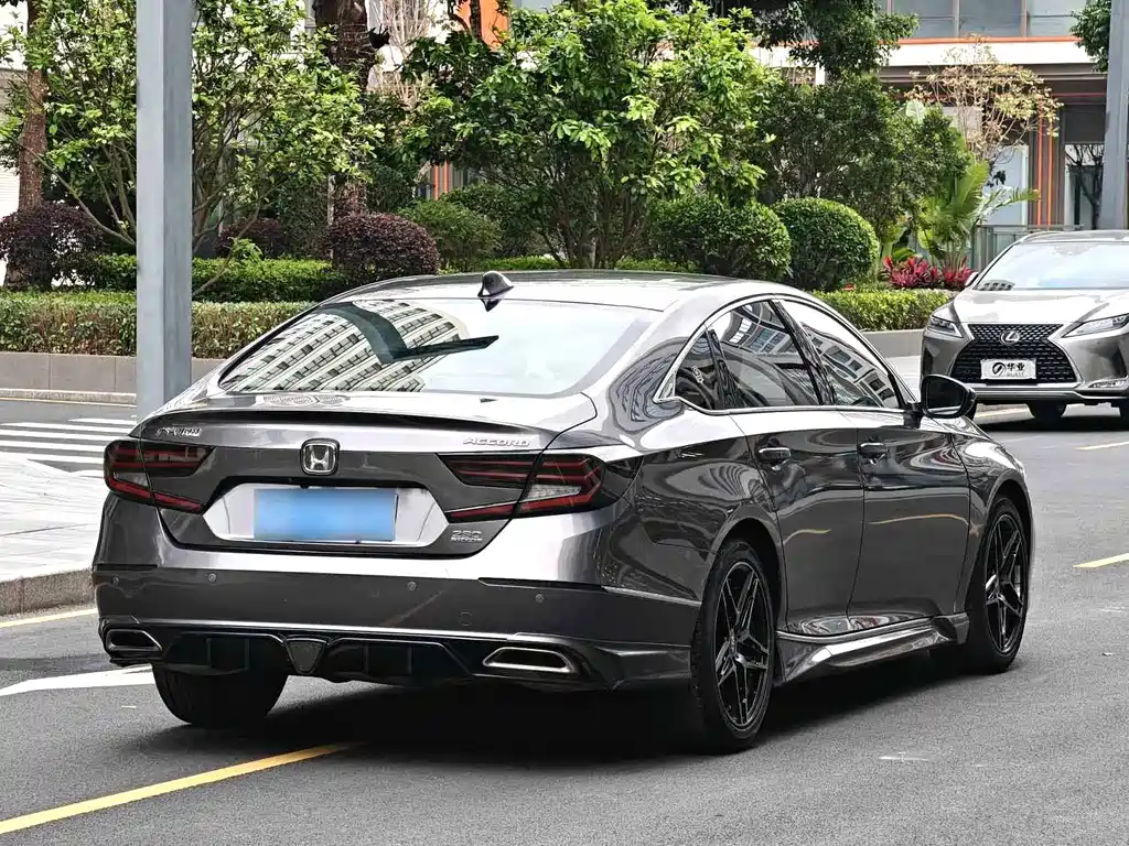 Honda Accord 2018 — фото 10