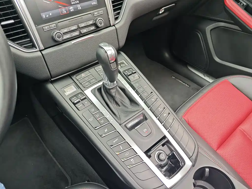 Porsche Macan 2018 — фото 15