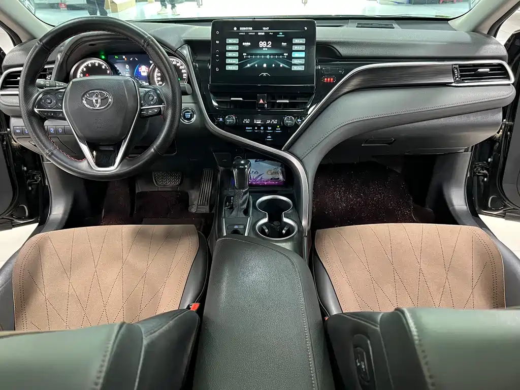 Toyota Camry 2023 — фото 10