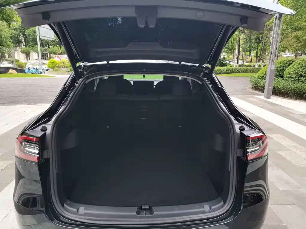 Tesla Model Y 2022 — фото 12