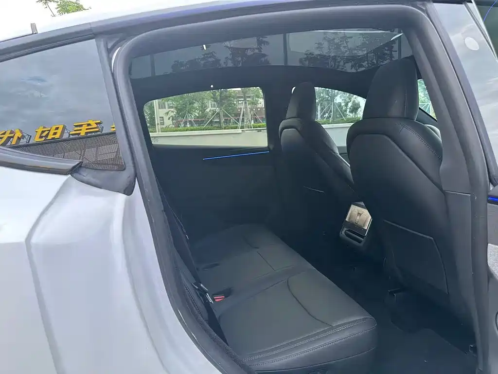 Tesla Model Y 2026