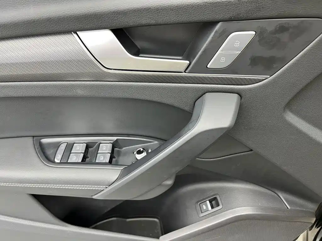 Audi Q5L 2023 — фото 4