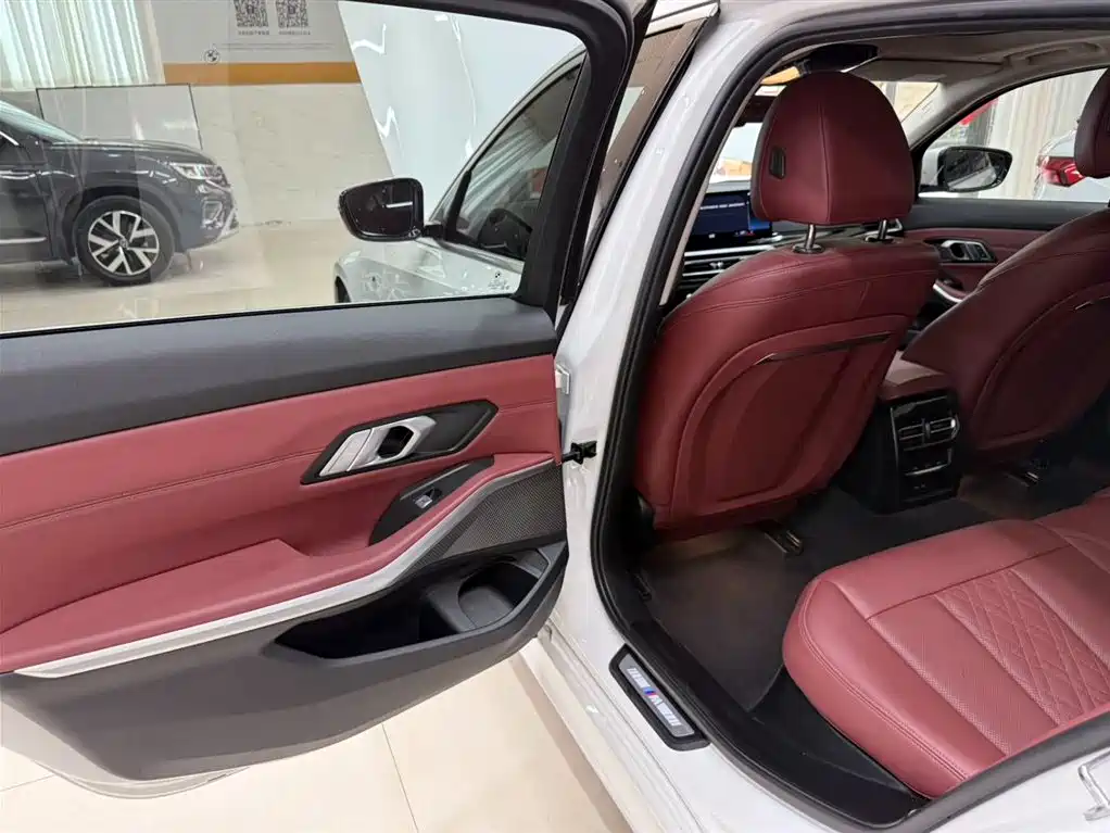 BMW 3 Series 2023 — фото 17