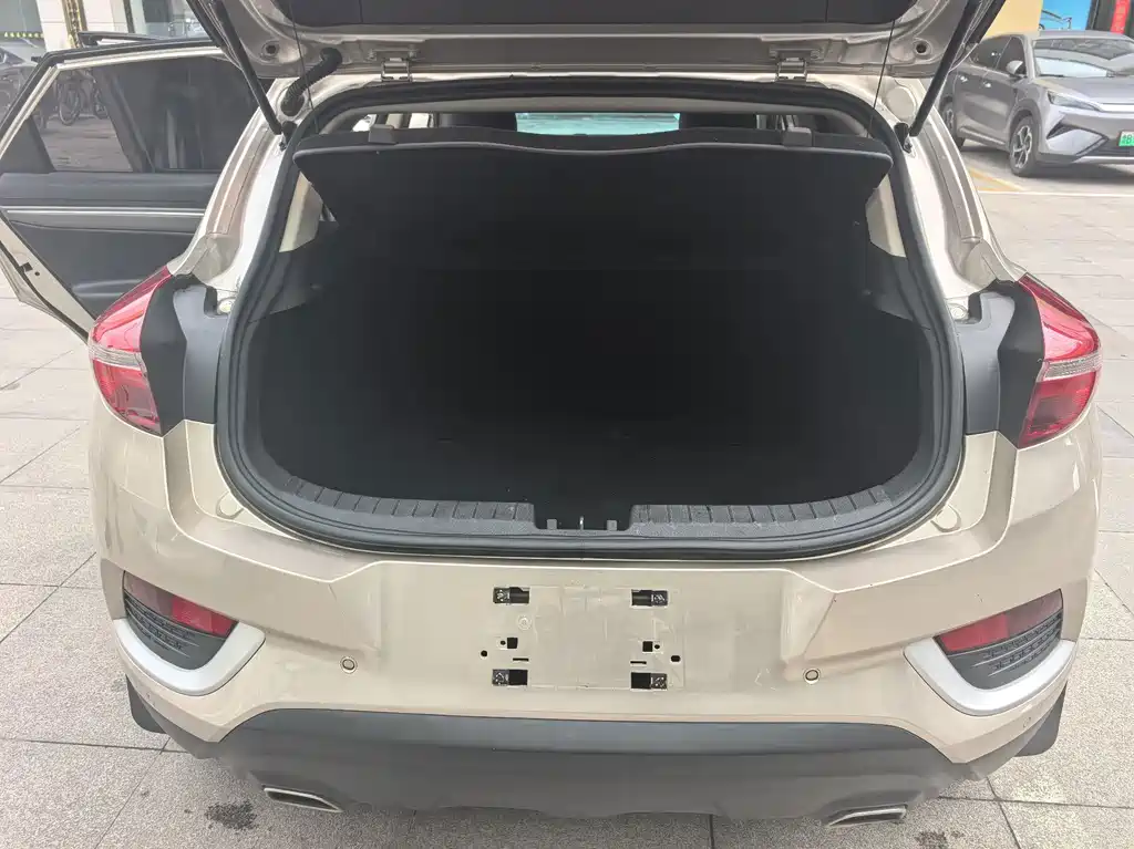 Geely Emgrand GS 2018 — фото 10