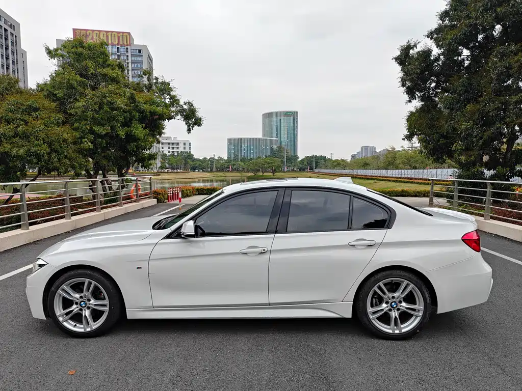 BMW 3 Series 2019 — фото 8