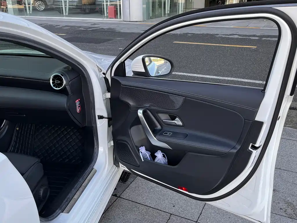 Mercedes-Benz A-Class 2021 — фото 17