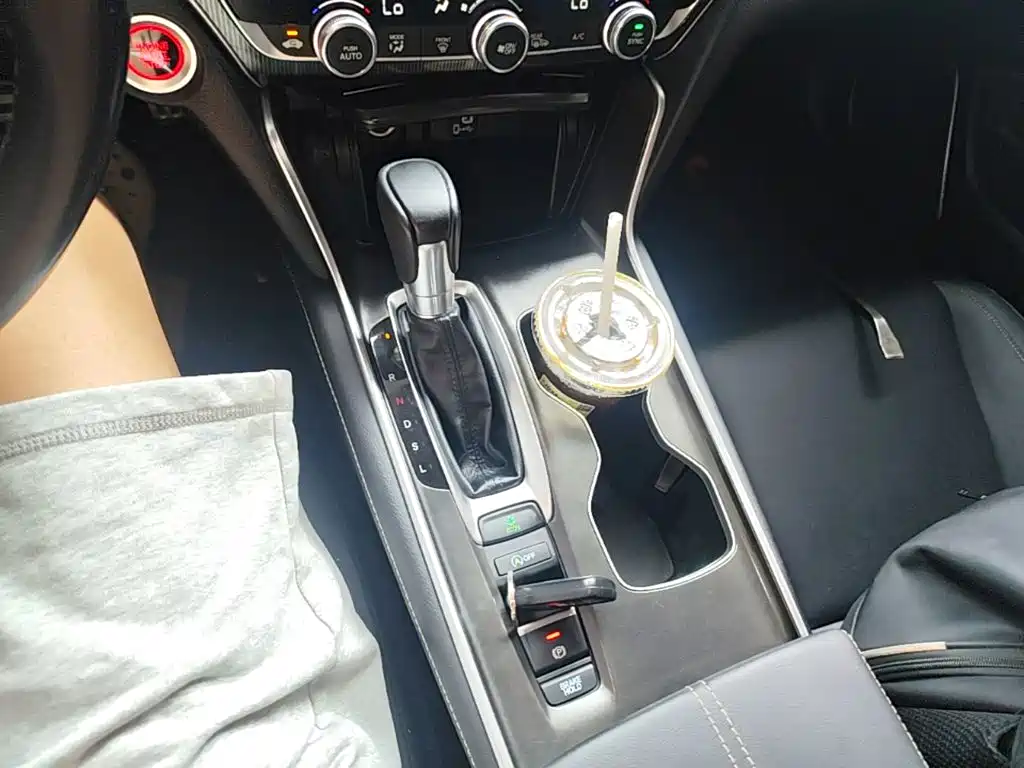 Honda Accord 2022 — фото 14