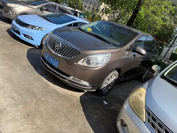 Buick GL8 2013