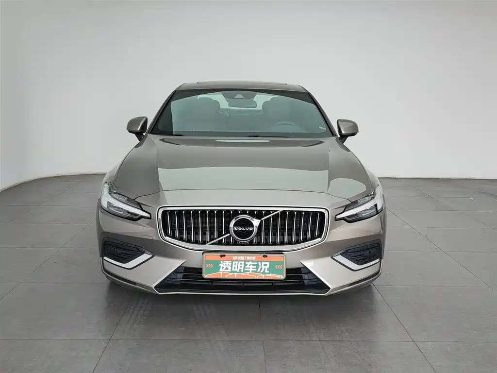 Volvo S60 2022 — фото 3