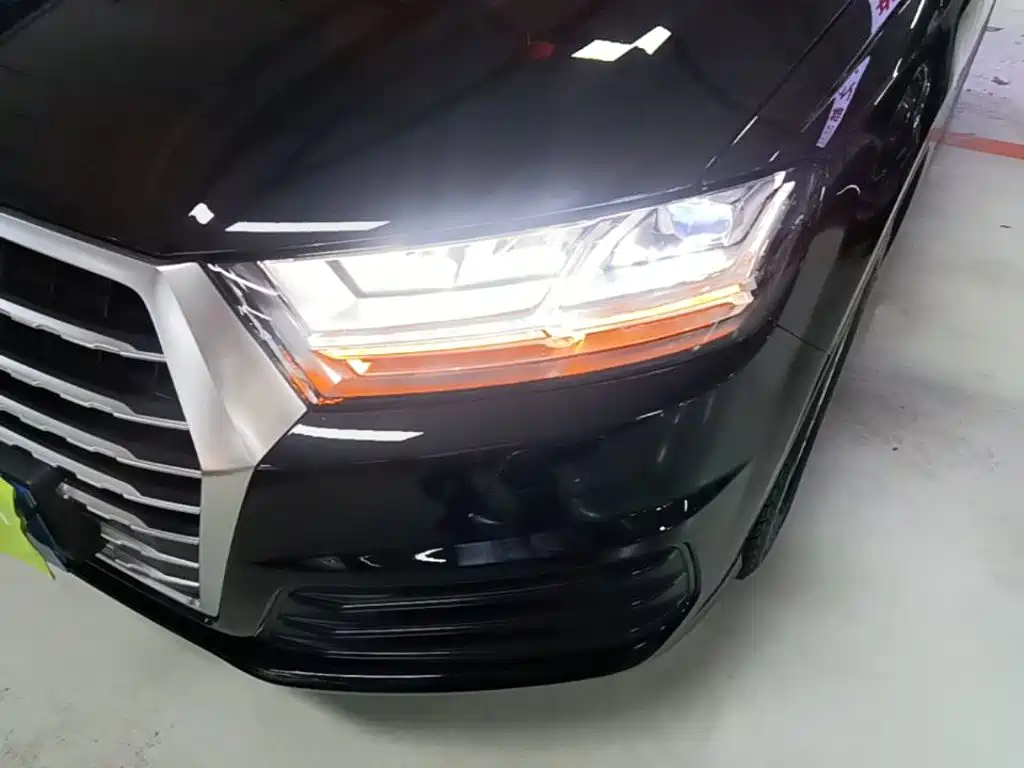 Audi Q7 2019 — фото 24