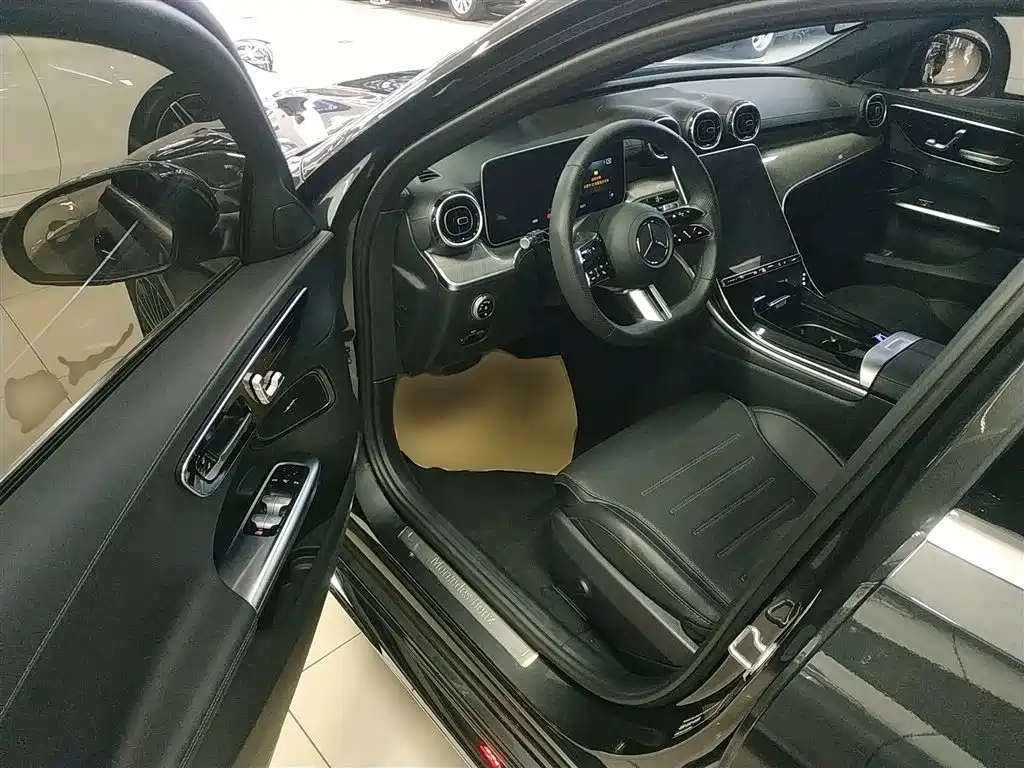 Mercedes-Benz C-Class 2023 — фото 12