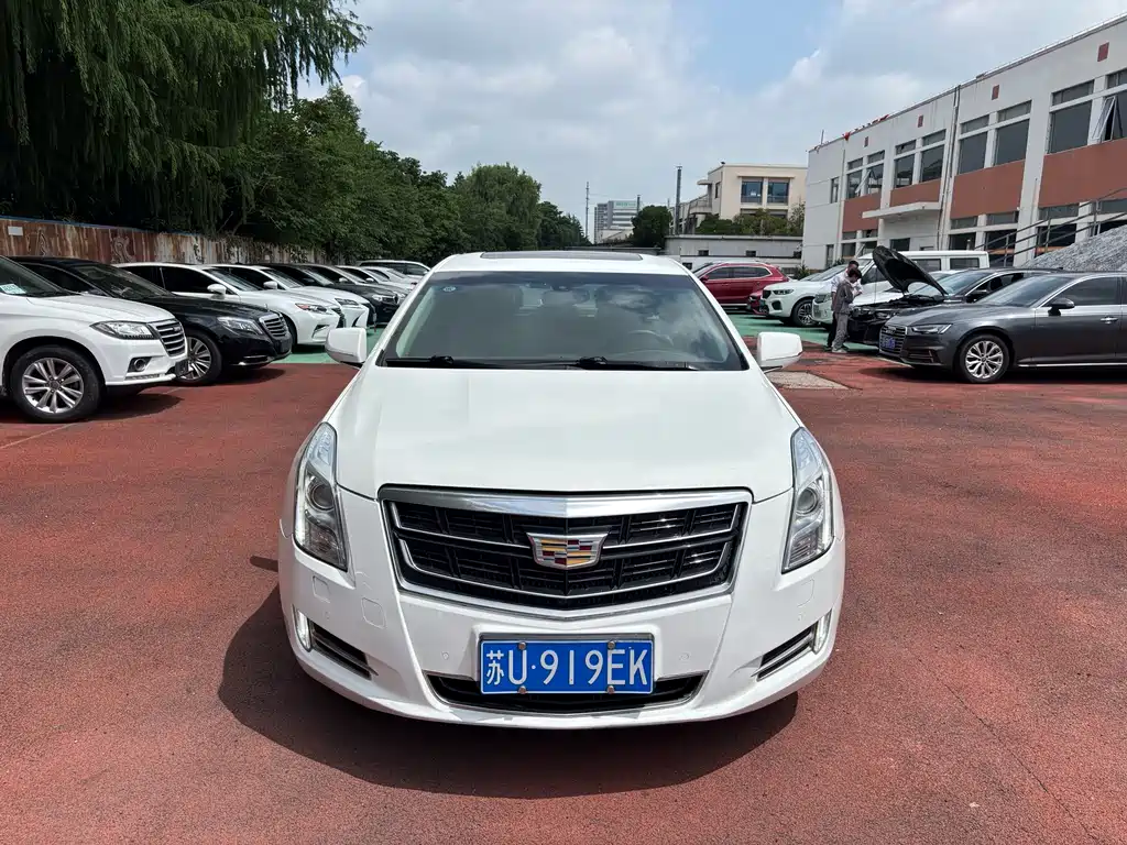 Cadillac XTS 2017 — фото 1