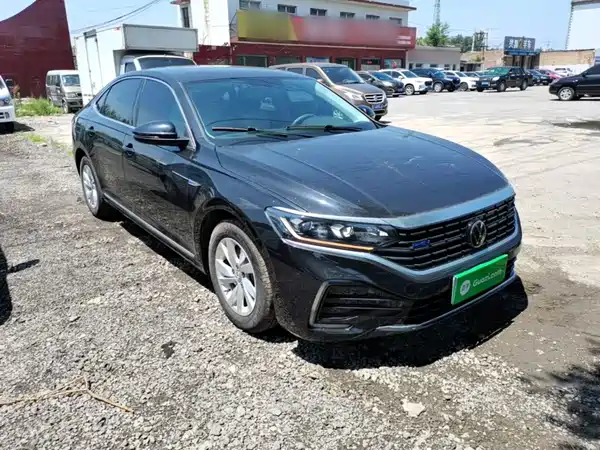 Volkswagen Passat Plug-In Hybrid 2023