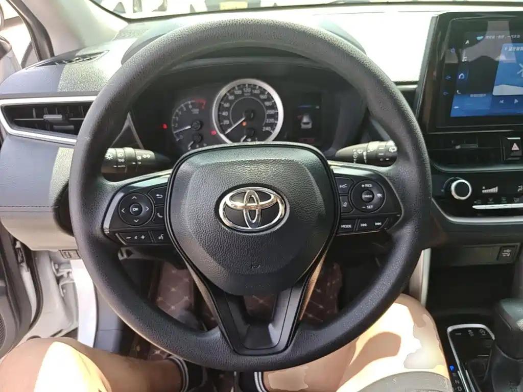 Toyota Corolla Cross 2022 — фото 11