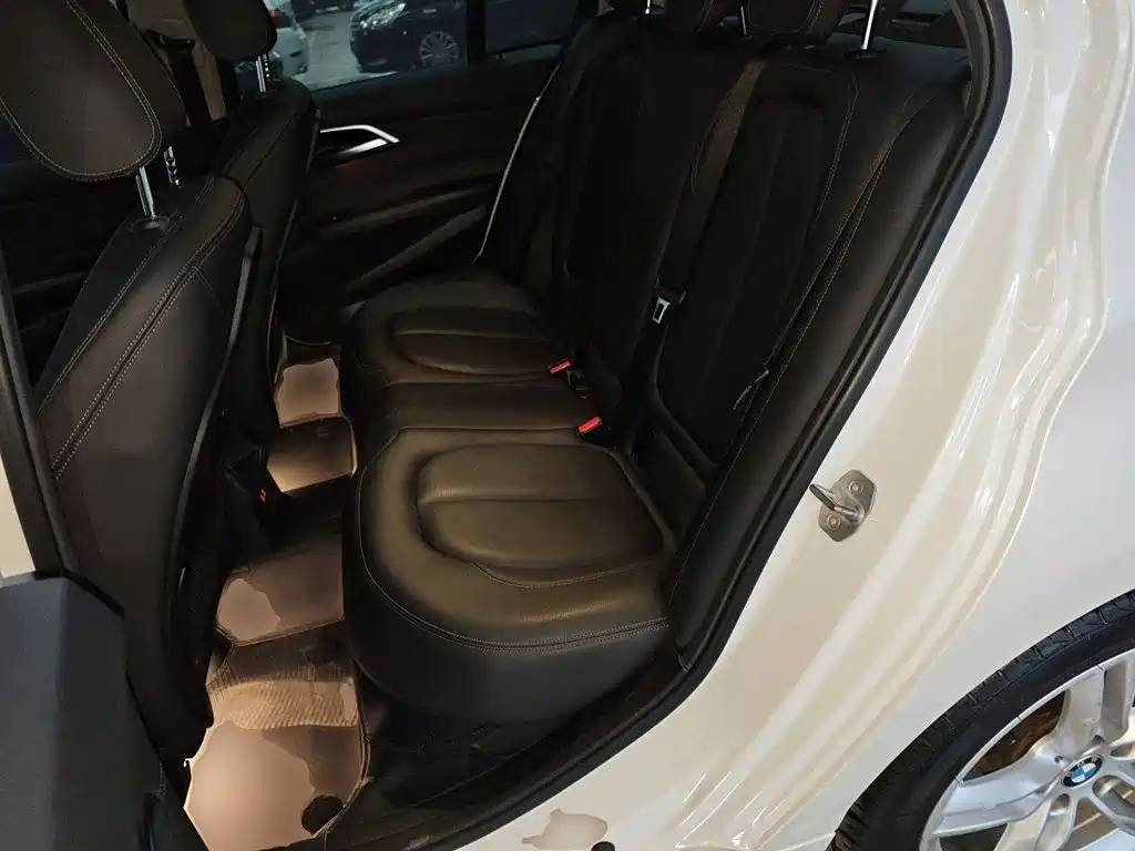 BMW 1 Series 2019 — фото 14
