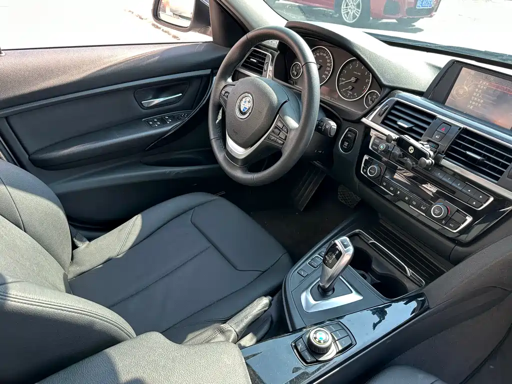 BMW 3 Series 2016 — фото 16