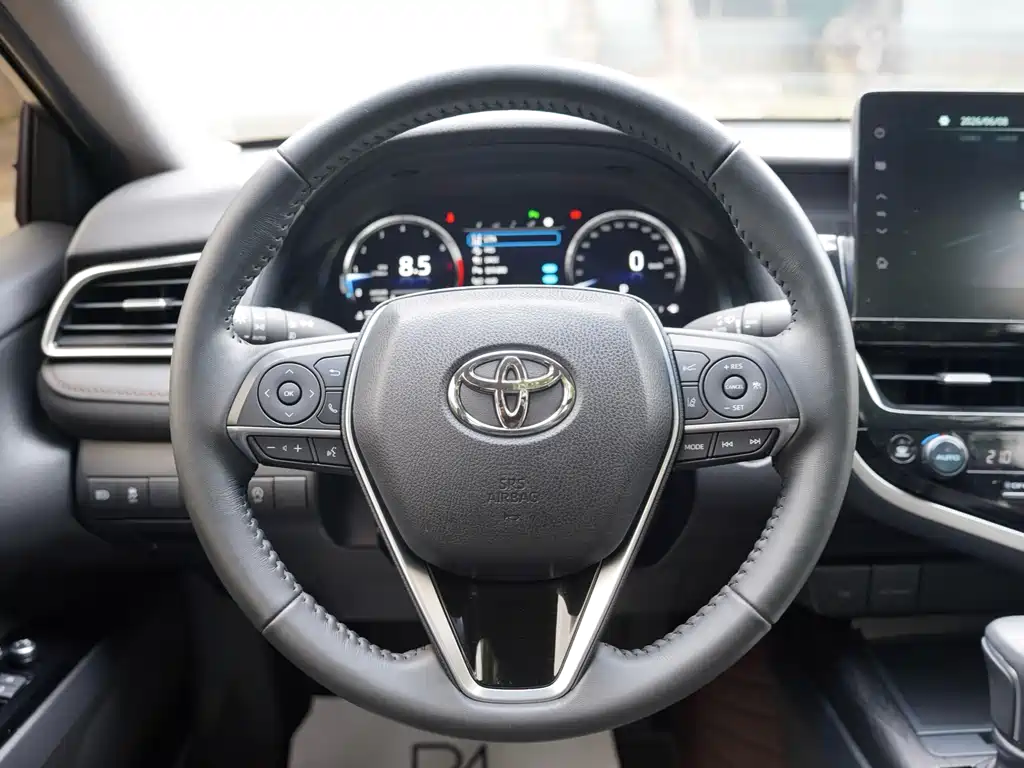 Toyota Camry 2023 — фото 14